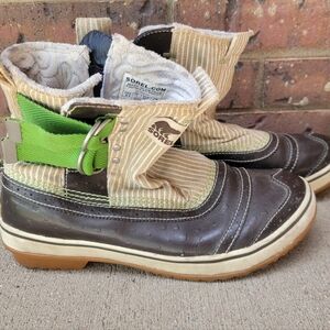 Sorel Tivoli Short Rain Boots with Cute Green Buckles Women's 8.5